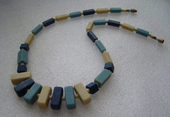 Vintage early plastic art deco necklace - bakelite style