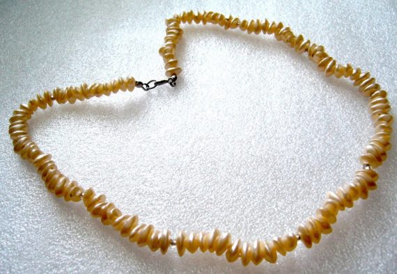 Vintage faux pearls necklace