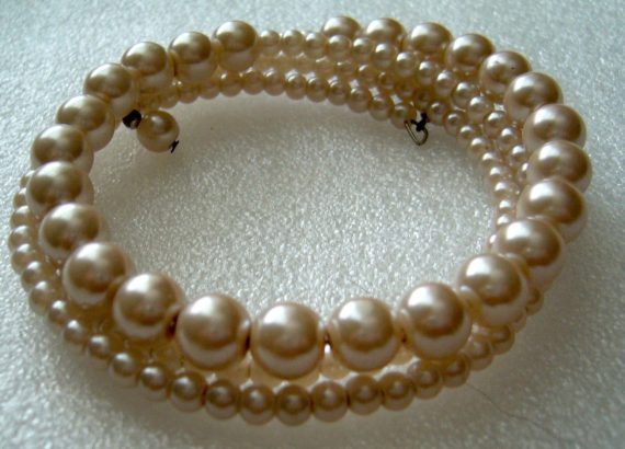 Vintage faux pearls wrap bracelet