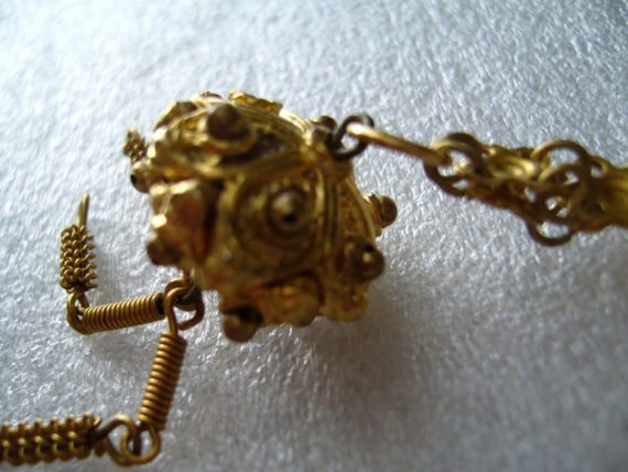 Vintage romantic gold-tone necklace