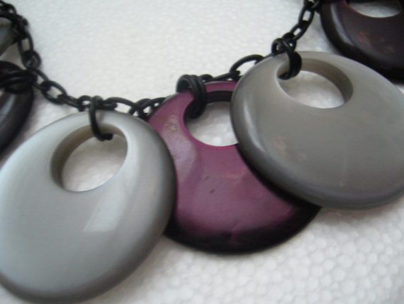Vintage early plastic lucite loops chain necklace