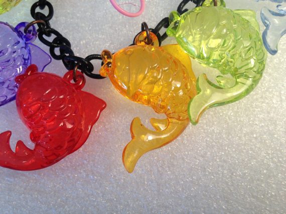 Vintage style plastic sparking fishes necklace