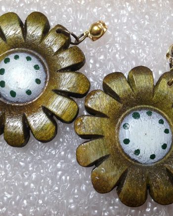 Vintage hand painted wood greenish flowers earrings - bakelite era