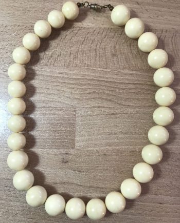 Vintage off-white beaded early plastic necklace