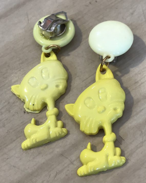 Vintage 1980’s plastic yellow cats clip on earrings – Summer sale!