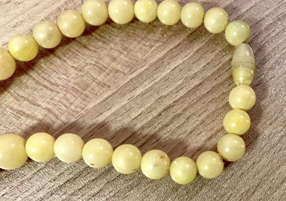 Vintage light yellow beaded early plastic necklace